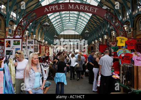 Marché apple à Covent garden London England uk Banque D'Images