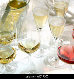 Vin blanc dans les verres, close-up Banque D'Images