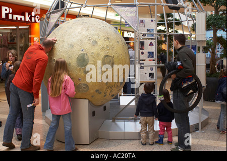 Exposition de la NASA à Hambourg. Lune. Banque D'Images