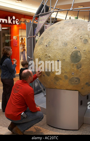 Exposition de la NASA à Hambourg. Lune. Banque D'Images