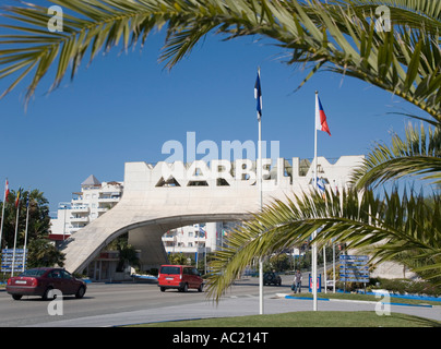 Marbella Costa del Sol Malaga Province Espagne entrée orientale l'arche à la ville Banque D'Images