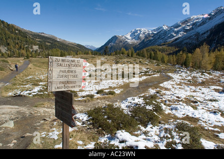 Balades en signes d'AVS Alpes Italiennes Banque D'Images