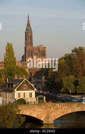 Le Ponts Couverts ponts couverts au malade pour Notre Dame Cathédrale Cathédrale Notre Dame Strasbourg Alsace France Banque D'Images