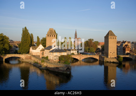 Les ponts couverts Le Ponts Couverts sur l'Ill Strasbourg Alsace France Banque D'Images