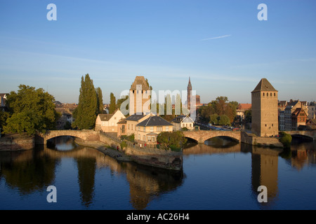 Les ponts couverts Le Ponts Couverts sur l'Ill Strasbourg Alsace France Banque D'Images