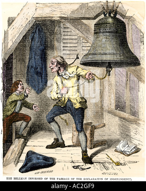 Dit de Bellman sonner la cloche de la liberté d'annoncer la Déclaration de l'indépendance à Philadelphie le 4 juillet 1776. À la main, gravure sur bois Banque D'Images