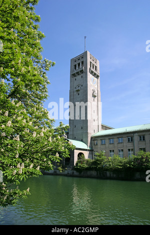 Deutsches Museum avec la rivière Isar, Munich, Bavière, Allemagne Banque D'Images