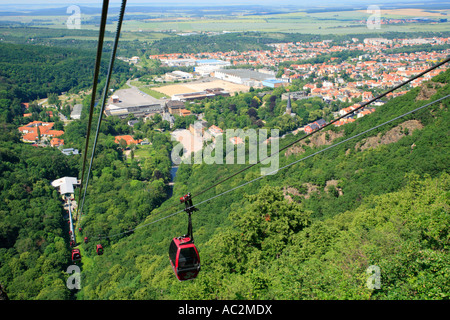 Vue panoramique de la ville de Thale à partir de la télécabine à la place de la danse des sorcières dans le Nord de l'Allemagne de la montagne du Harz Banque D'Images