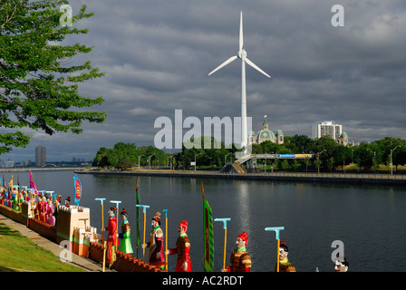 Voir l'éolienne de l'Exhibition Place d'Ontario Place avec des chiffres Chinese Lantern Festival Banque D'Images
