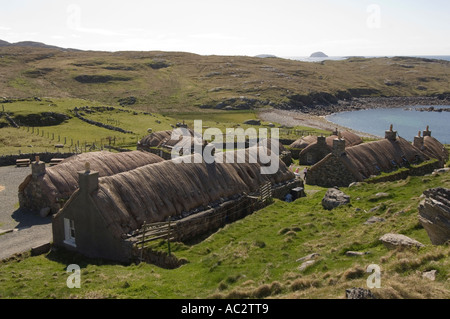 Blackhouses traditionnel en chaume sur la côte de l'Ouest, Lewis Gearrannan village, îles Hébrides, Ecosse, Royaume-Uni Banque D'Images