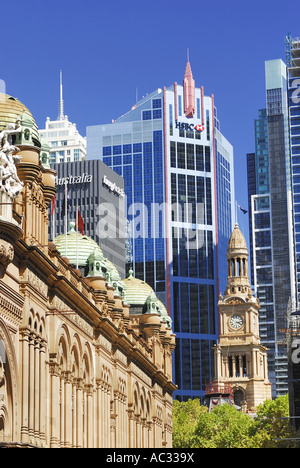 Immeuble de grande hauteur de la Banque HSBC-et tour de l'hôtel de ville, de l'Australie, New South Wales, Sydney Banque D'Images