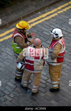 Aider les pompiers un incendie à Édimbourg, en Écosse. Banque D'Images