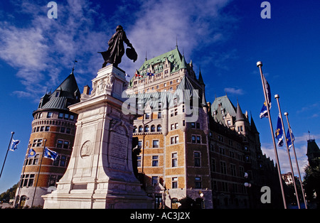 Staue de Samuel Champlain face à l'hôtel Château Frontenac Québec Canada Banque D'Images