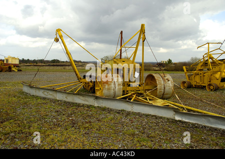 Machines utilisées pour la récolte industrielle de tourbe à la tourbière de Blackwater Co Offaly Irlande Banque D'Images