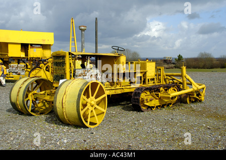 Machines utilisées pour la récolte industrielle de tourbe à la tourbière de Blackwater Co Offaly Irlande Banque D'Images