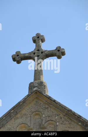 Une croix sur la Collégiale, une église du xiie siècle à Neuchâtel (Suisse). (C) par uli nusko, CH-3012 Berne Banque D'Images