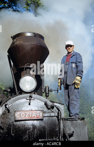 Une attraction populaire dans la région de Maramures la narrow gauge train à vapeur de la vallée de Vaser Roumanie Banque D'Images