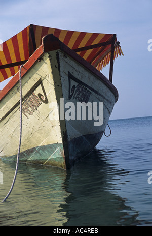 Bateau de pêche locale au large de Sihanoukville Cambodge Banque D'Images