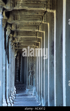 Galerie à colonnade Ouest Cambodge Angkor Wat Banque D'Images