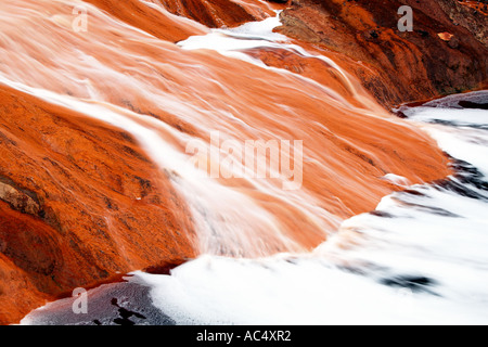 Couleur typique des minéraux de fer oxydé. Río Tinto. La province de Huelva. Espagne Banque D'Images