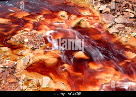 Couleur typique des minéraux de fer oxydé. Río Tinto. La province de Huelva. Espagne Banque D'Images