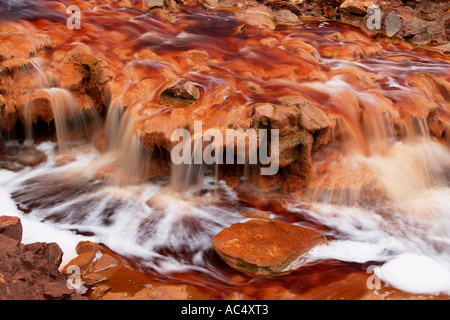 Couleur typique des minéraux de fer oxydé. Río Tinto. La province de Huelva. Espagne Banque D'Images