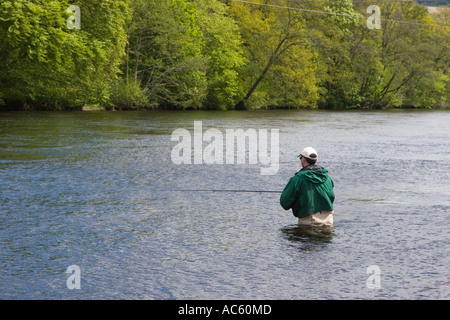 La pêche au saumon sur la rivière Tay annonce Pitlochry Hydro scheme et le barrage d'Ecosse UK Banque D'Images