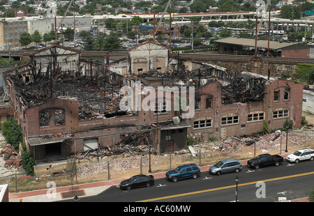 Le feu a brûlé d'extérieur de bâtiment commercial Vue aérienne Banque D'Images