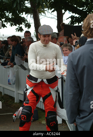 Gerhard Berger prépare à la course de Barry Sheene Memorial Trophy Goodwood Revival 2003 West Sussex England United Kingdom UK Banque D'Images