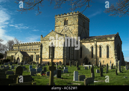 Église Saint Oswalds dans Rochester North Yorkshire England Royaume-Uni U K Grande-bretagne fondée en l'an 1180 par les moines de Banque D'Images