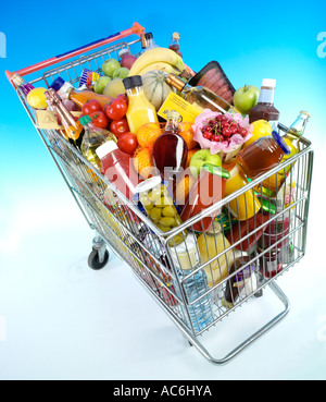 SHOPPING TROLLEY / GROCERY CART Banque D'Images