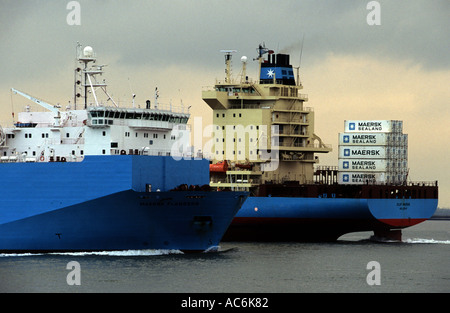 Porte-conteneurs Maersk, port de Felixstowe, Suffolk, UK. Banque D'Images