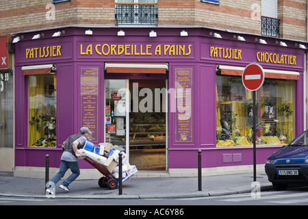 La Corbeille d'une boulangerie ou douleurs pâtissier et chocolatier de la Rue Theodore Deck Paris France Banque D'Images