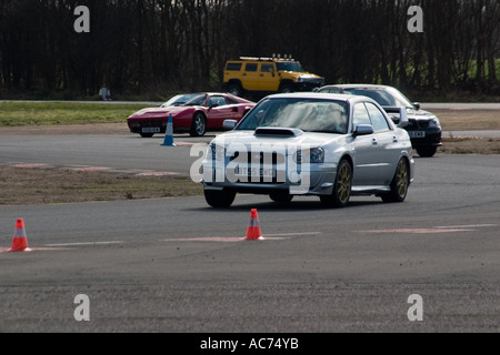 Subaru Imprezza sur la voie à grande vitesse Banque D'Images