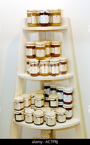 Conserve en vente au magasin de la ferme ferme Middlewood Balises Bwlch Powys Pays de Galles UK Banque D'Images
