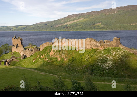 Ruines du château d'Urquhart sur le Loch Ness près d'Inverness Ecosse Highlands UK Banque D'Images