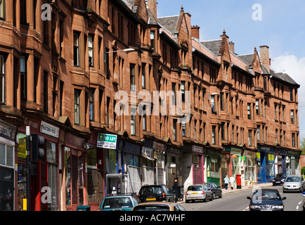 Construit en grès rouge typique de vieux logements locatifs dans la ville historique de High Street, dans le East End de Glasgow en Écosse Banque D'Images