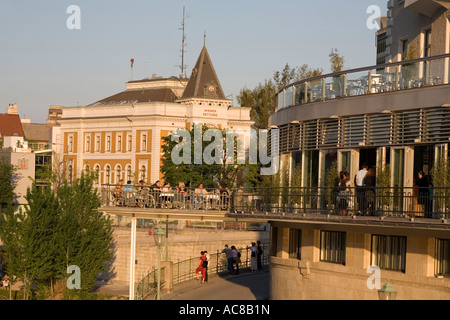 Restaurant vienne Urania air libre à Donau riverside Banque D'Images