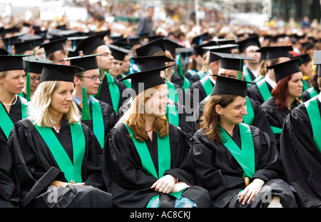 900 alumni ont obtenu leur diplôme lors d'une cérémonie à l'université de Bonn Banque D'Images