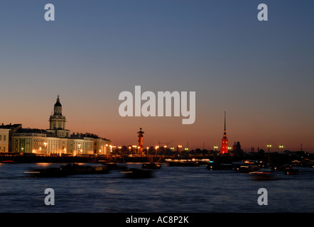 St Petersburg skyline au cours de nuits blanches Banque D'Images