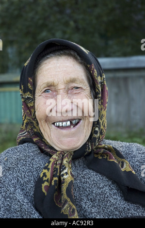 Portrait d'une vieille femme souriante, Moldova Banque D'Images
