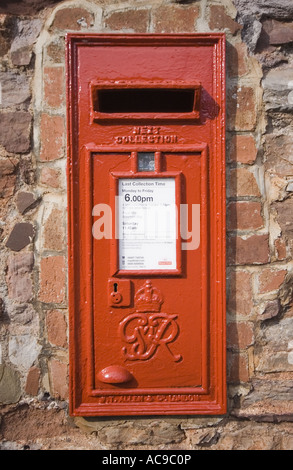 Une fonte rouge Mur Géorgien Post Box à Canterbury en Angleterre fabriqué par W.T. Allen & Co.,Ltd de Londres. Banque D'Images