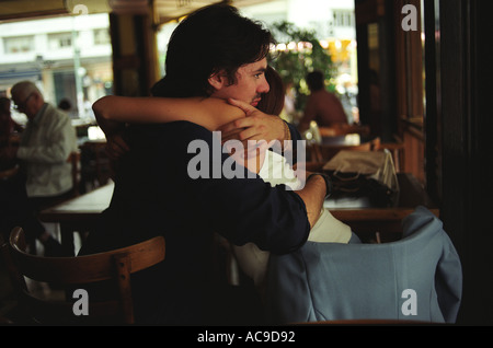 Jeune couple d'amoureux à l'heure du déjeuner café Buenos Aires Argentine Amérique du Sud BsAs 2002 2000s HOMER SYKES Banque D'Images