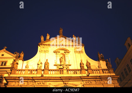 Vue de nuit de l'église de compris Façade illuminée de Salvator, Prague, République tchèque Banque D'Images