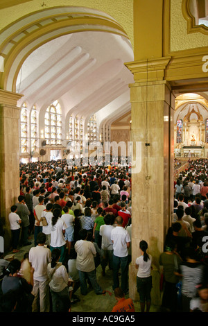 Intérieur de l'Église du Nazaréen noir à Manille Quiapo Banque D'Images