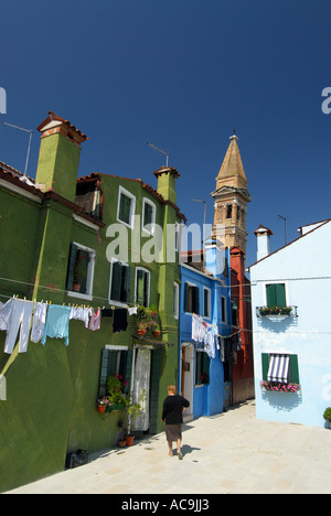 Burano une petite île magnifique près de Venise Italie célèbre pour dentelle et maisons aux couleurs vives Banque D'Images