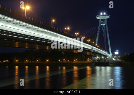 Nouveau pont de nuit, Novy Most, Bratislava, Slovaquie Banque D'Images