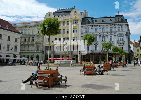 Place principale, Hlavné námestie avec Roland Fontaine, Bratislava, Slovaquie Banque D'Images