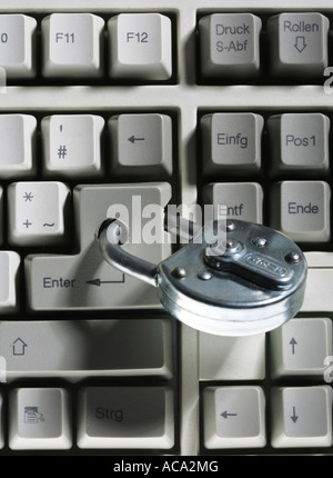 Photo symbolique, la sécurité informatique, avec verrouillage du clavier Banque D'Images