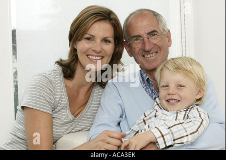 Portrait de famille, grand-père, petit-fils, fille Banque D'Images